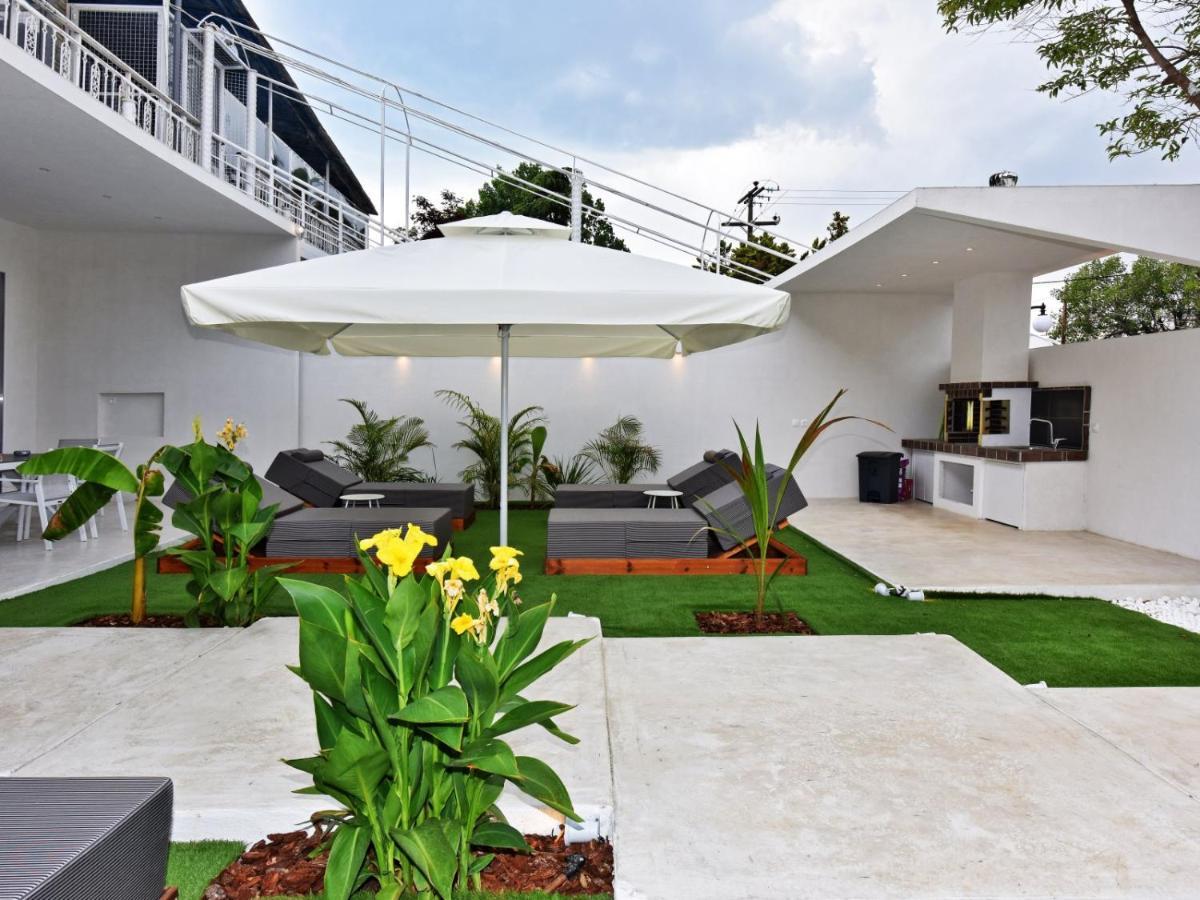 4 Elements Seaside Luxury Suites By Rentalspro Services Nea Moudania Halkidiki Exterior photo